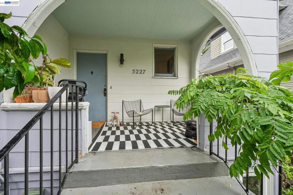 5227 Locksley Avenue Oakland CA 94618