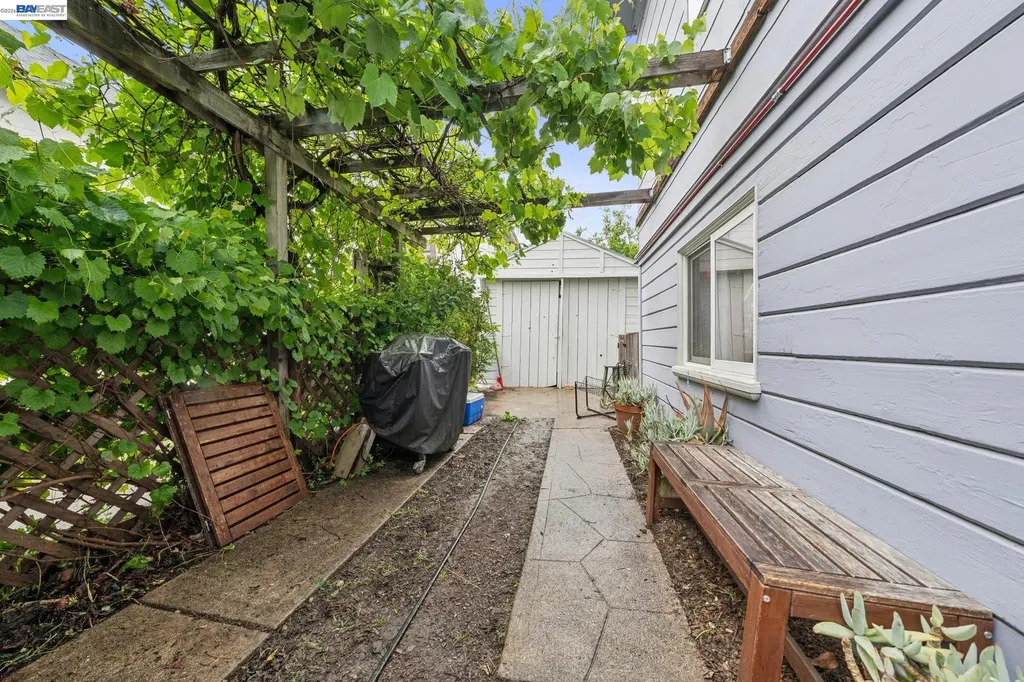 5227 Locksley Avenue Oakland CA 94618