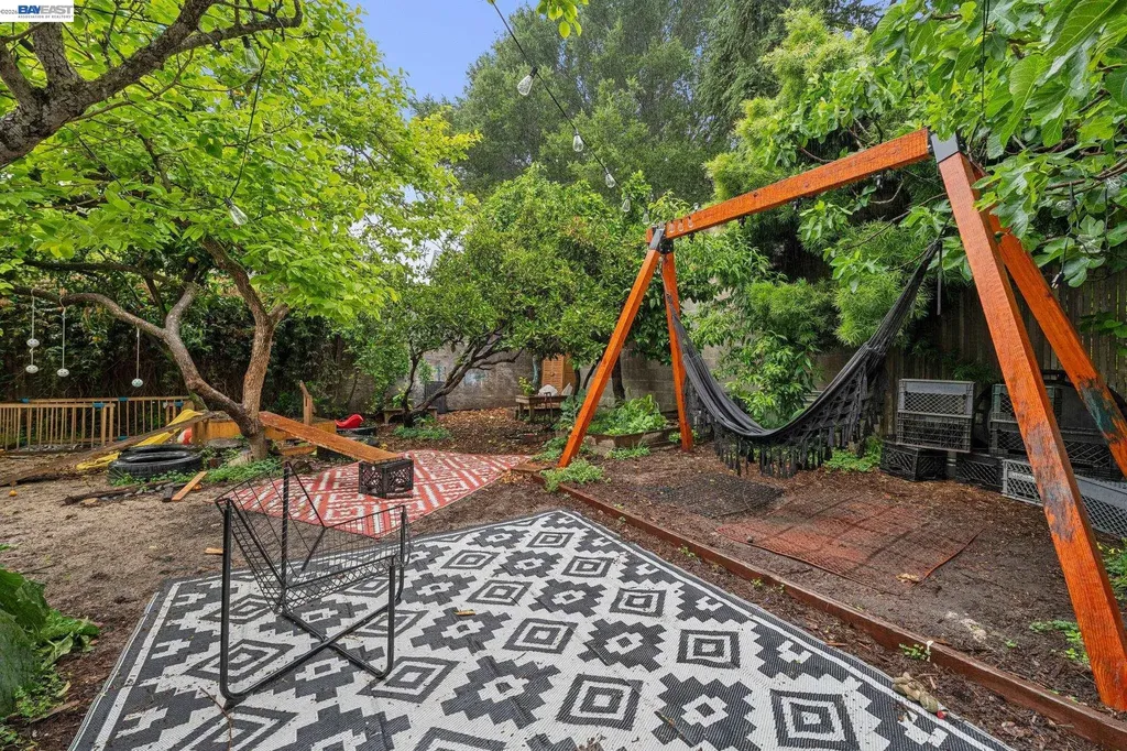 5227 Locksley Avenue Oakland CA 94618