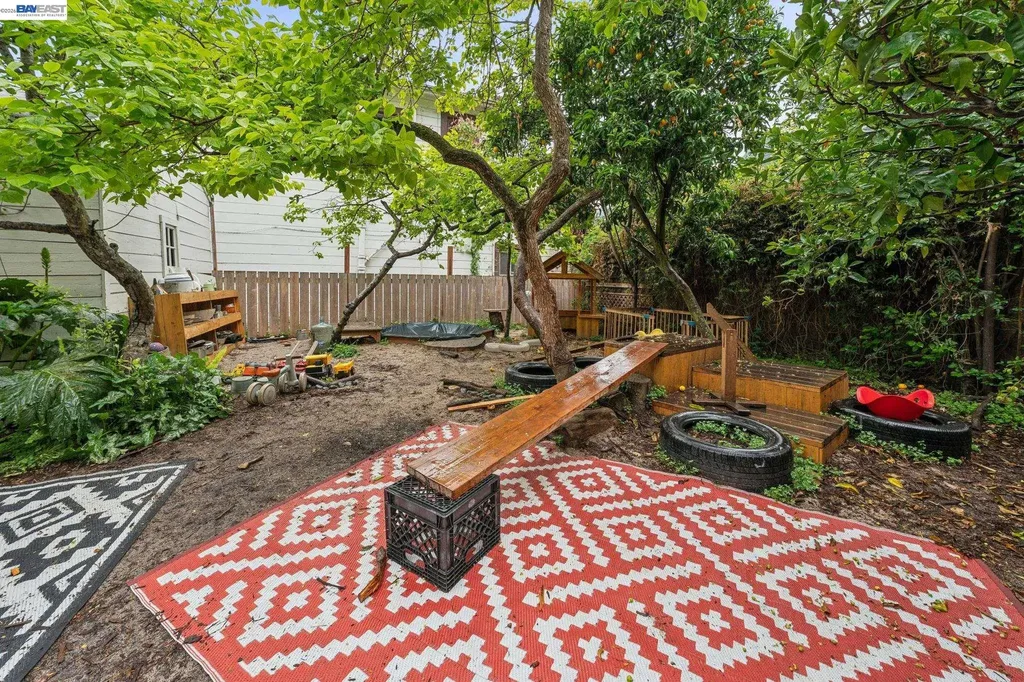 5227 Locksley Avenue Oakland CA 94618