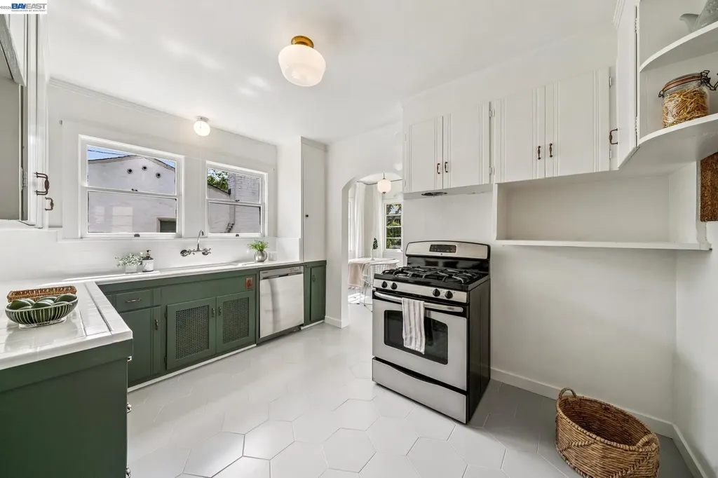 2843 Central Avenue Alameda CA 94501