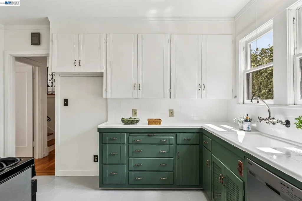 2843 Central Avenue Alameda CA 94501