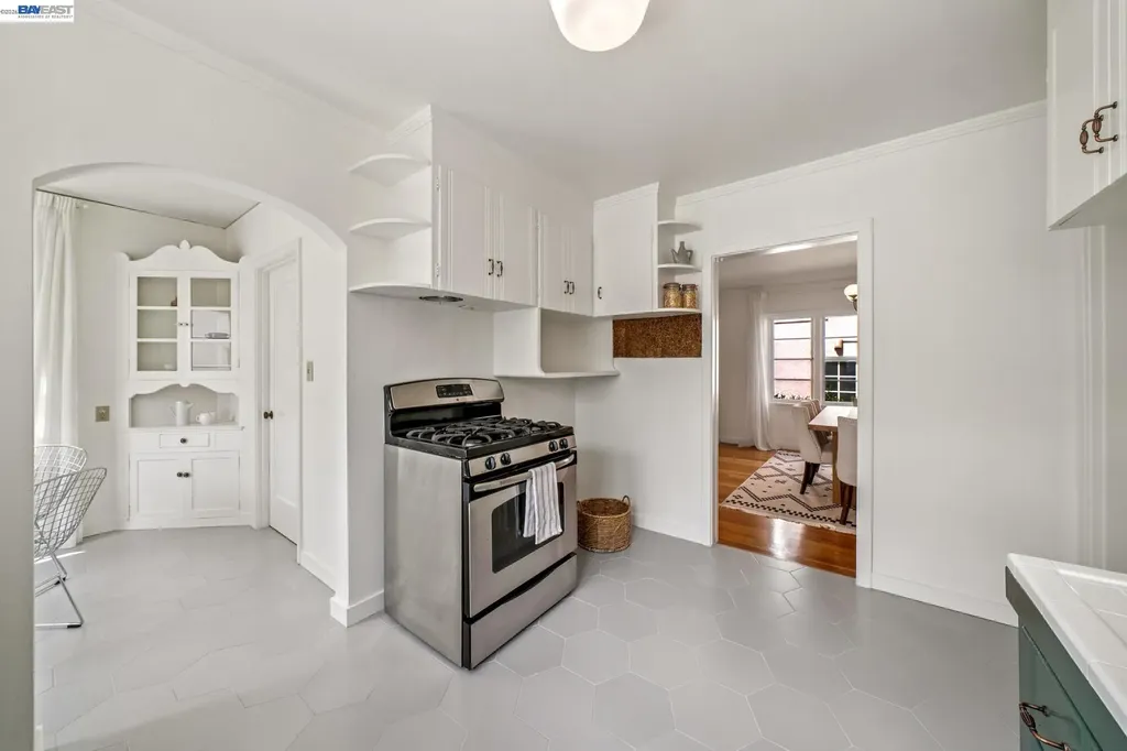 2843 Central Avenue Alameda CA 94501