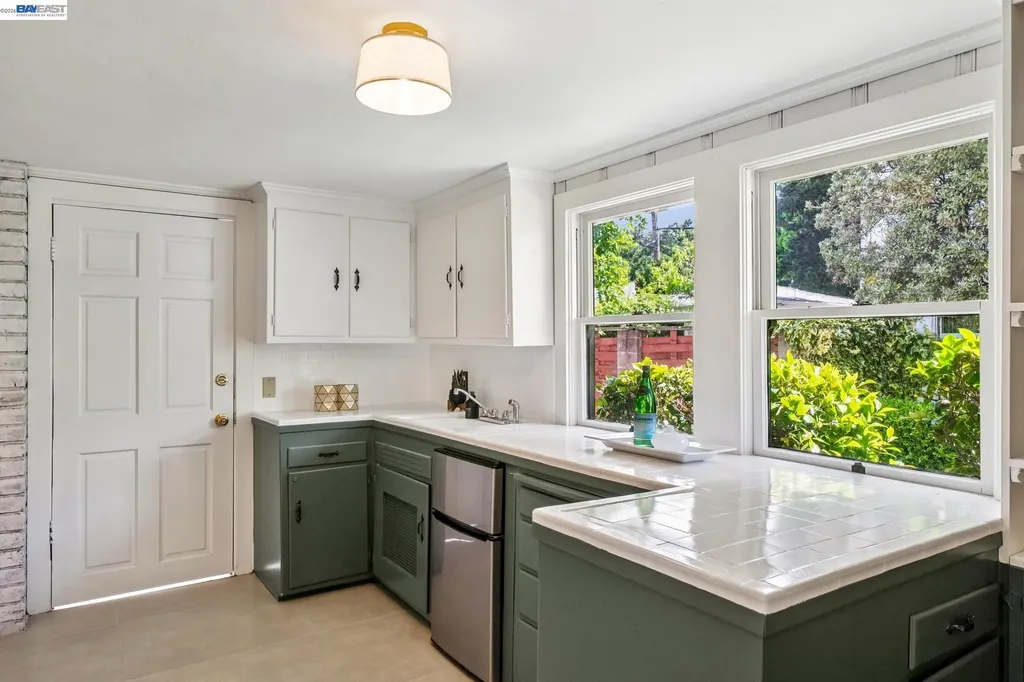 2843 Central Avenue Alameda CA 94501