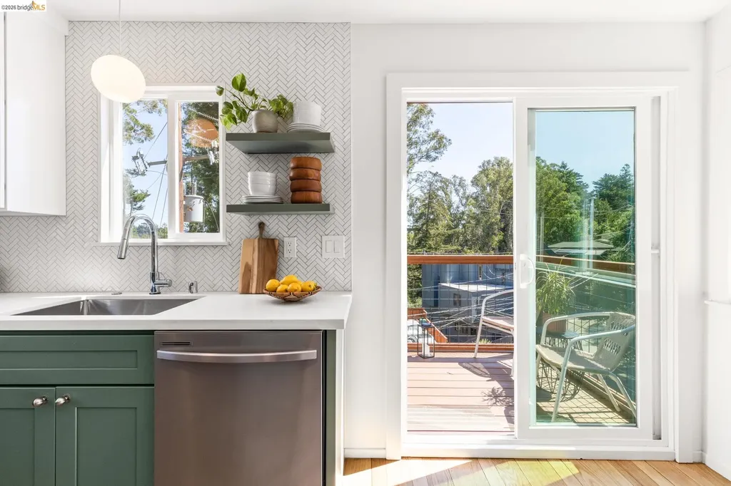 7403 Skyline Boulevard Oakland CA 94611