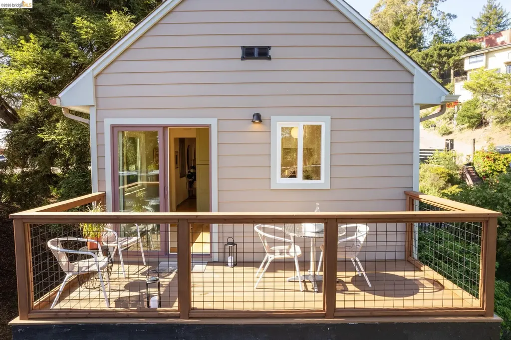 7403 Skyline Boulevard Oakland CA 94611