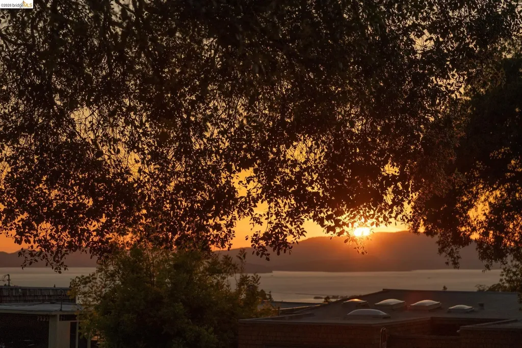 7403 Skyline Boulevard Oakland CA 94611