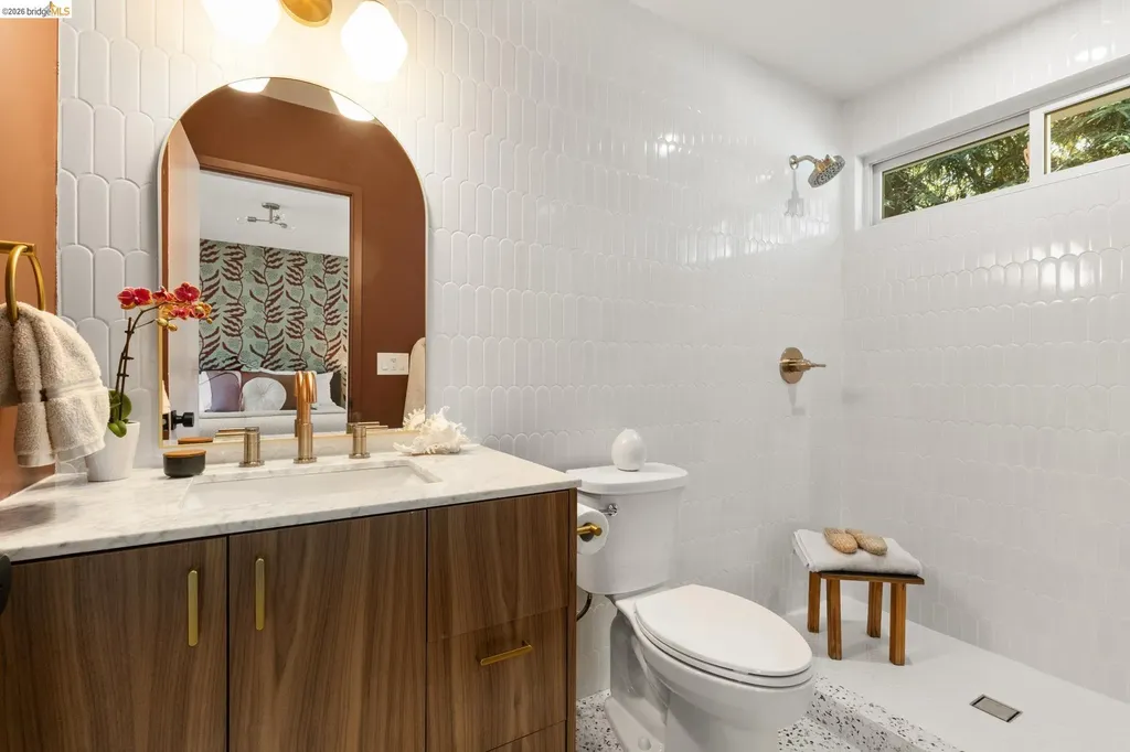 7403 Skyline Boulevard Oakland CA 94611