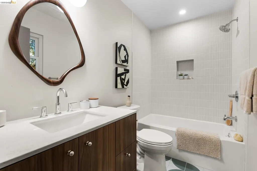 7403 Skyline Boulevard Oakland CA 94611