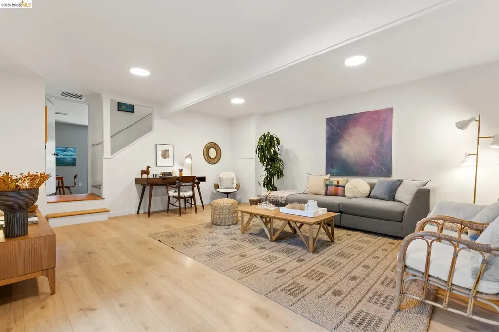 7403 Skyline Boulevard Oakland CA 94611