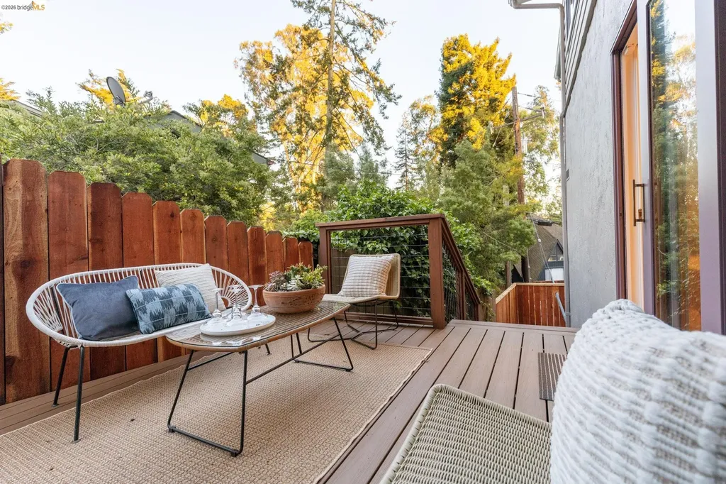 7403 Skyline Boulevard Oakland CA 94611