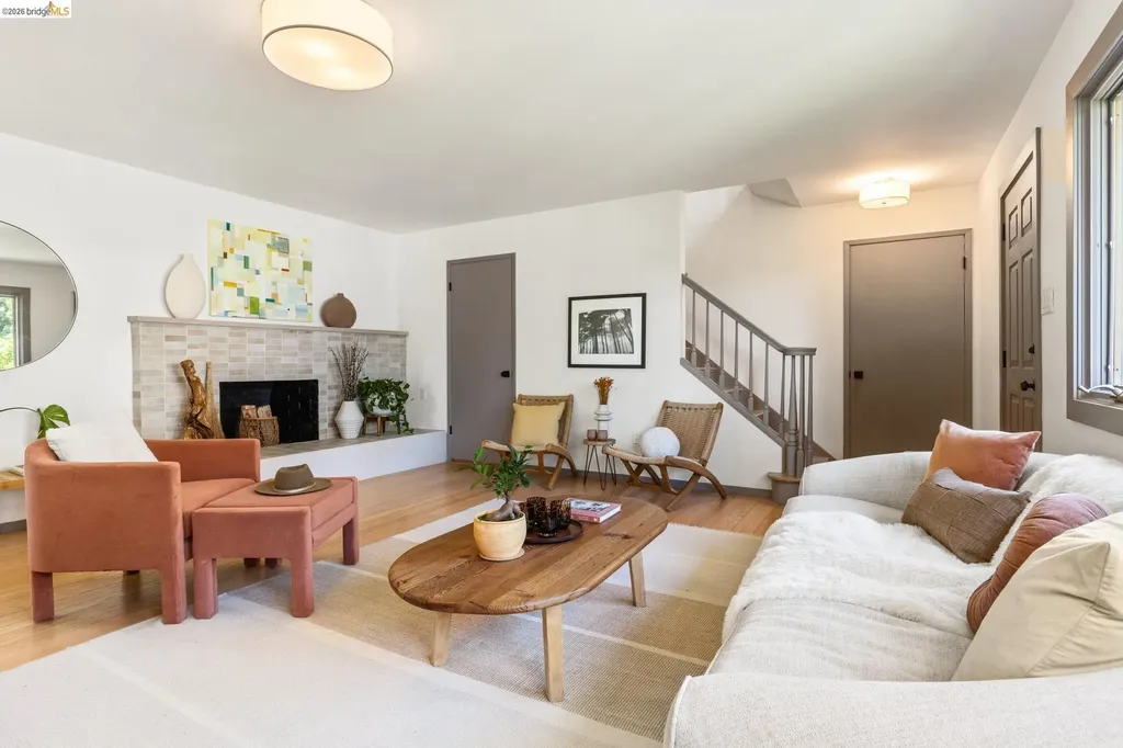7403 Skyline Boulevard Oakland CA 94611