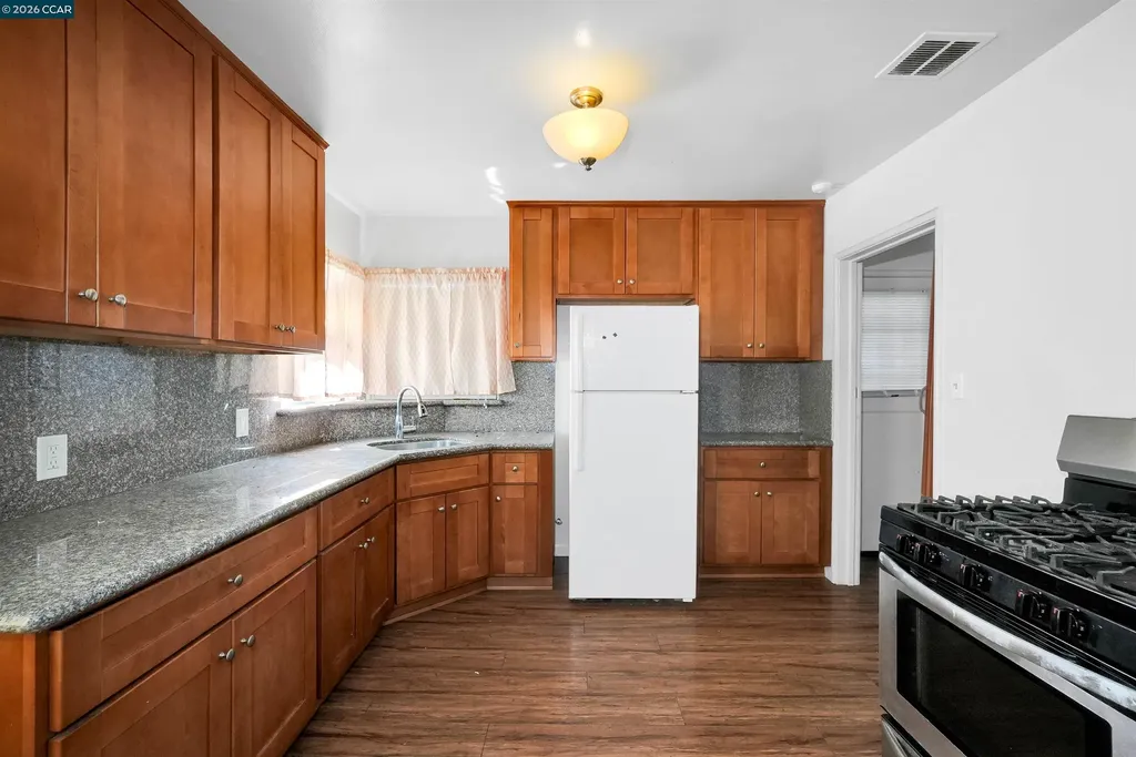 1543 Havenscourt Boulevard Oakland CA 94621