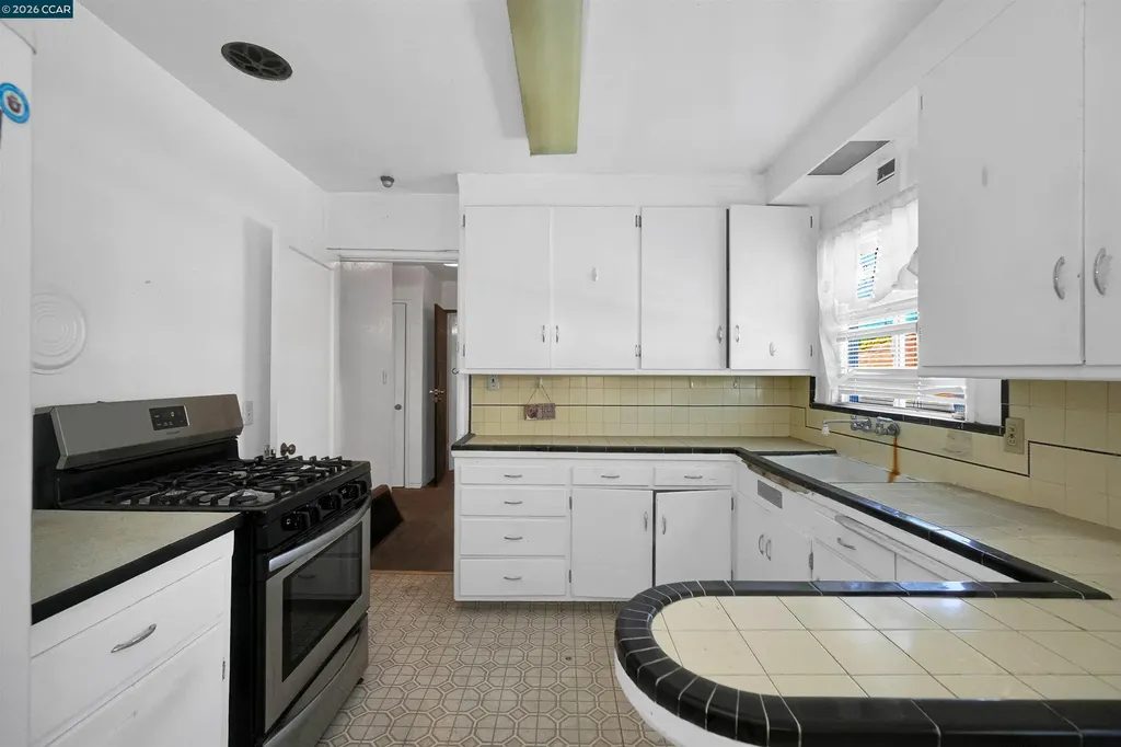 1543 Havenscourt Boulevard Oakland CA 94621