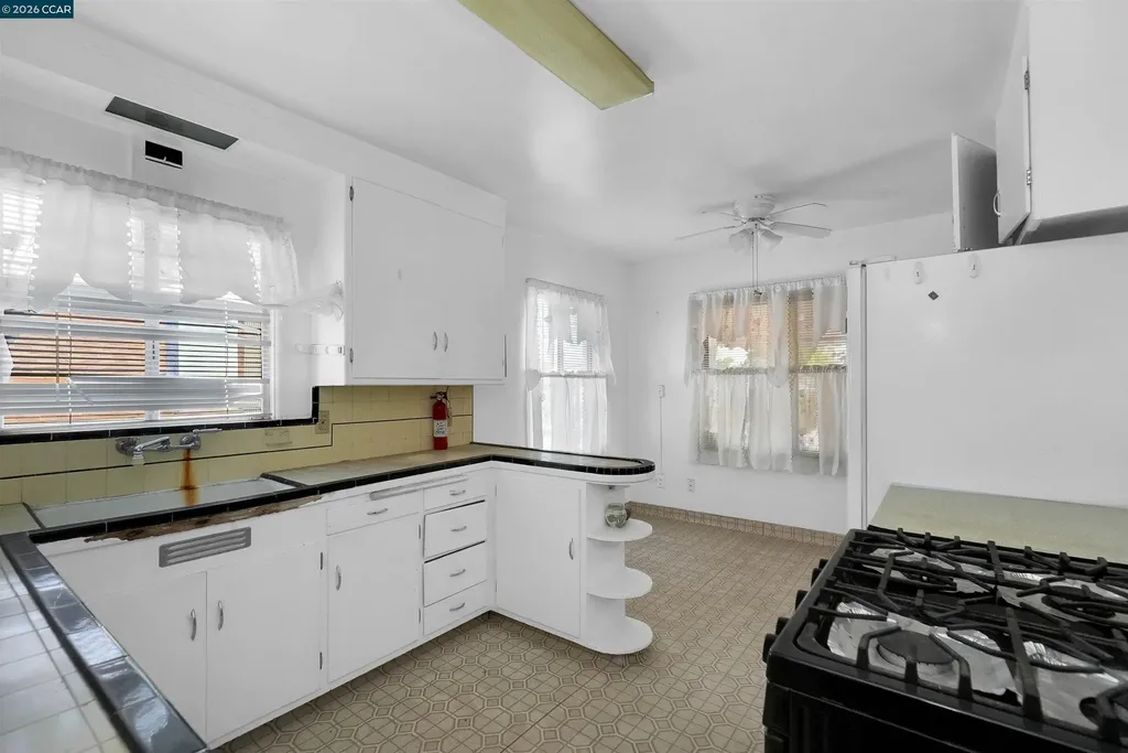 1543 Havenscourt Boulevard Oakland CA 94621