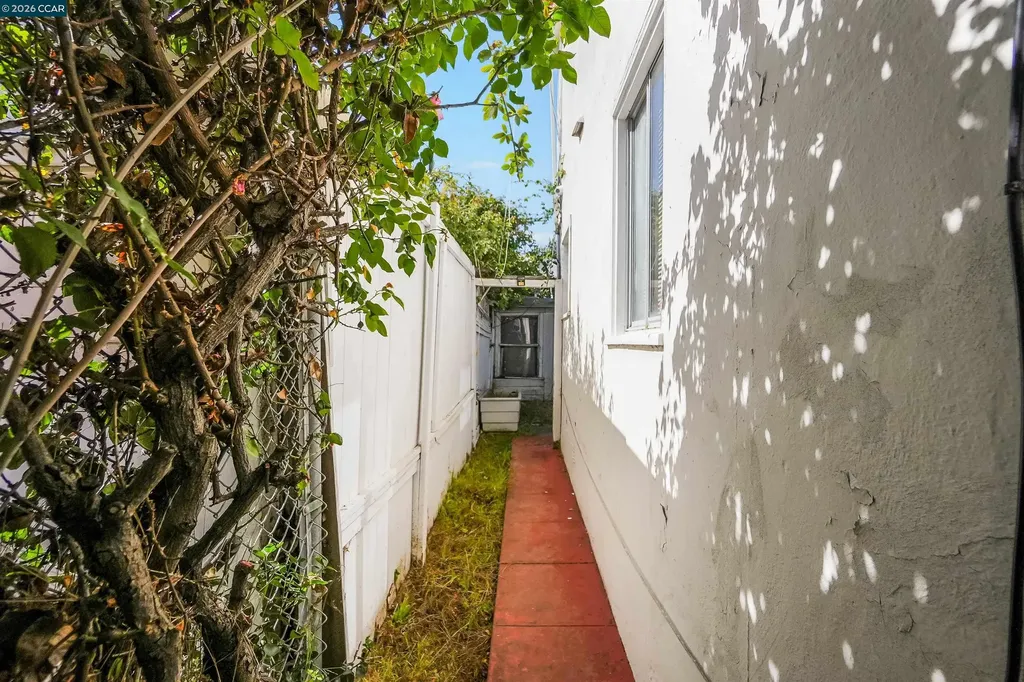 1543 Havenscourt Boulevard Oakland CA 94621