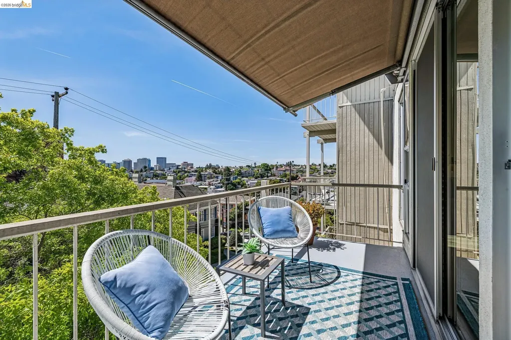 Oakland CA, 811 York Street, Unit 315