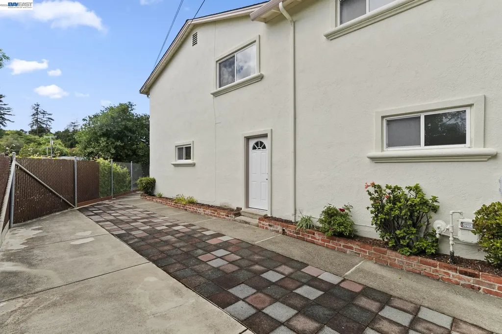 17939 Lamson Road Castro Valley CA 94546