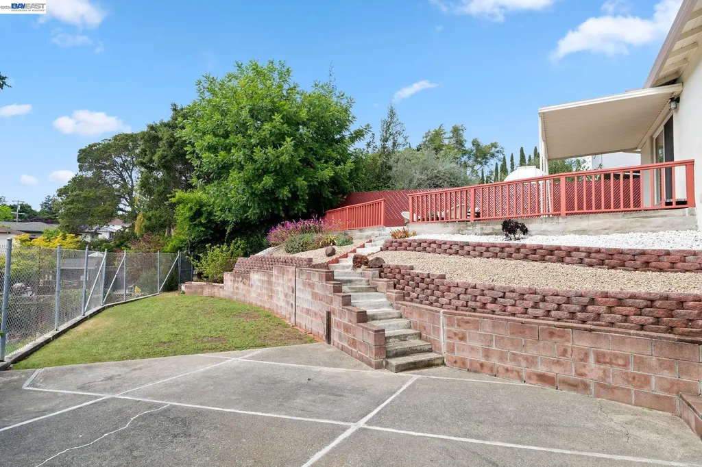 17939 Lamson Road Castro Valley CA 94546