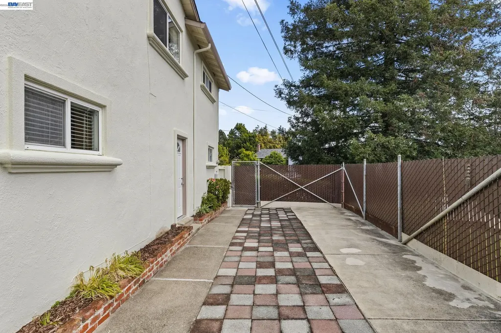 17939 Lamson Road Castro Valley CA 94546
