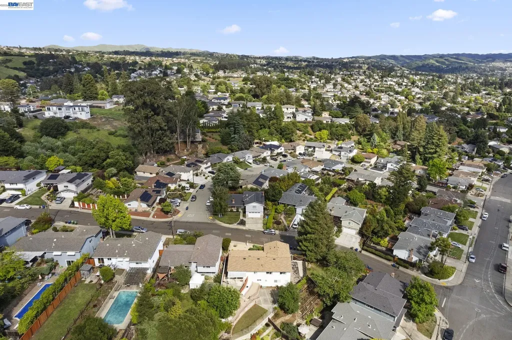 17939 Lamson Road Castro Valley CA 94546
