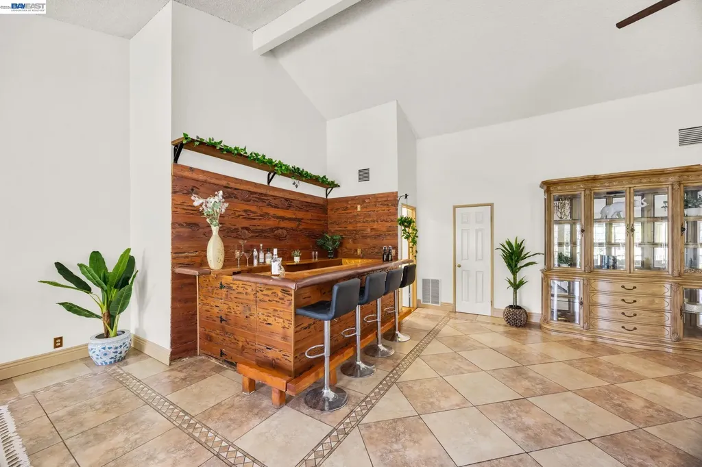 2857 Randall Way Hayward CA 94541