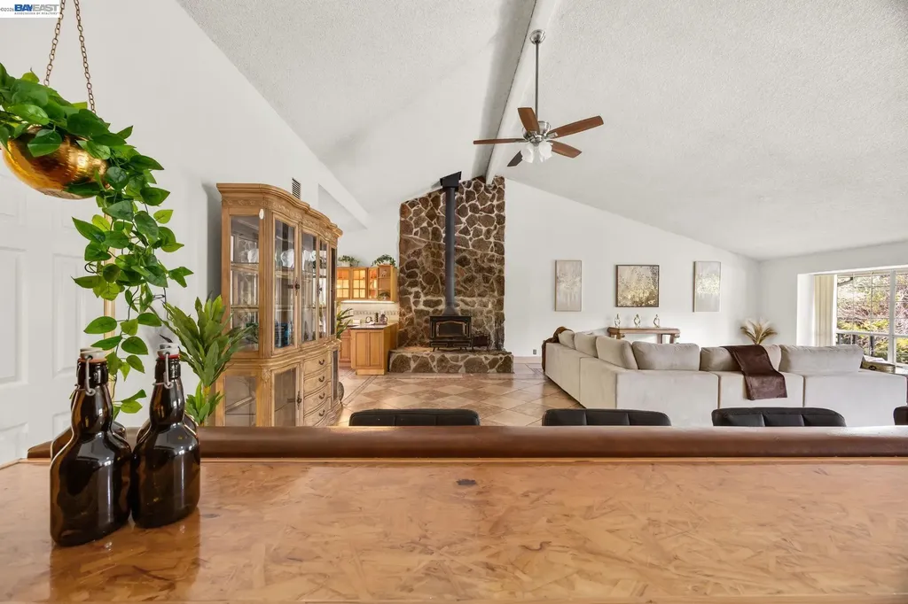 2857 Randall Way Hayward CA 94541