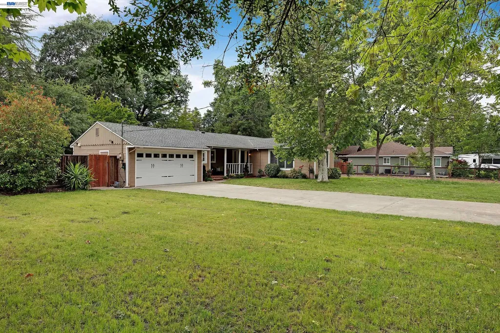 1989 Meadow Road Walnut Creek CA 94595