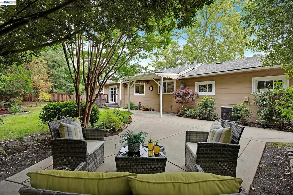 1989 Meadow Road Walnut Creek CA 94595