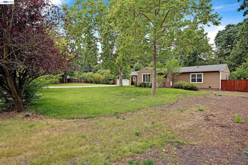 1989 Meadow Road Walnut Creek CA 94595