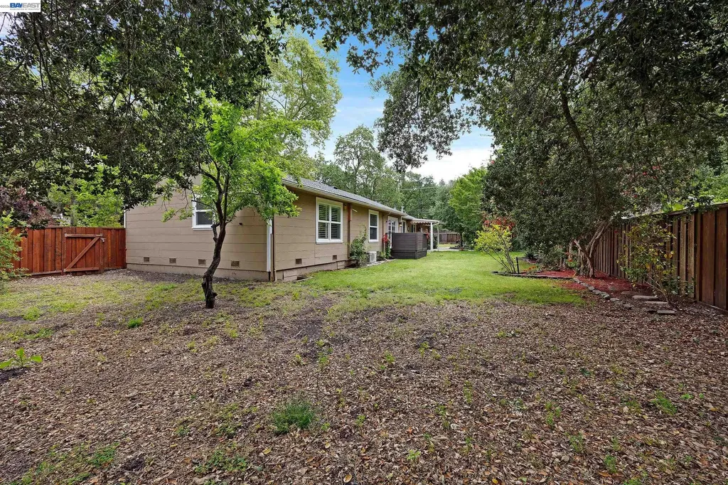 1989 Meadow Road Walnut Creek CA 94595