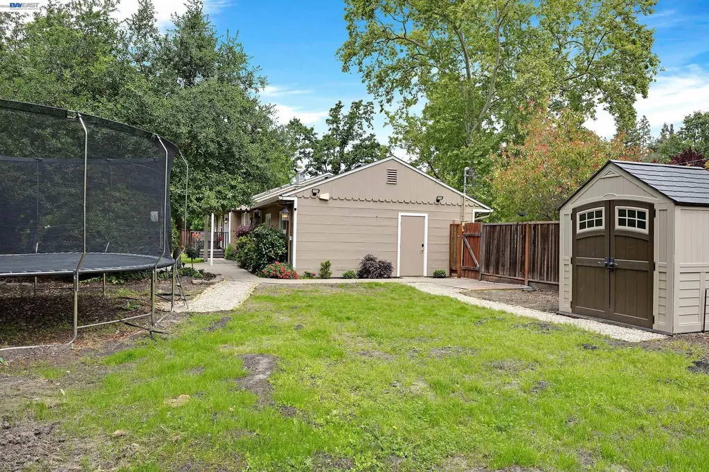 1989 Meadow Road Walnut Creek CA 94595