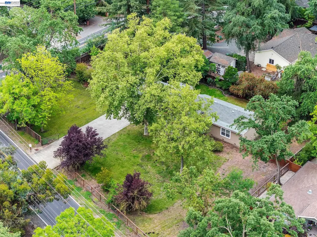 1989 Meadow Road Walnut Creek CA 94595