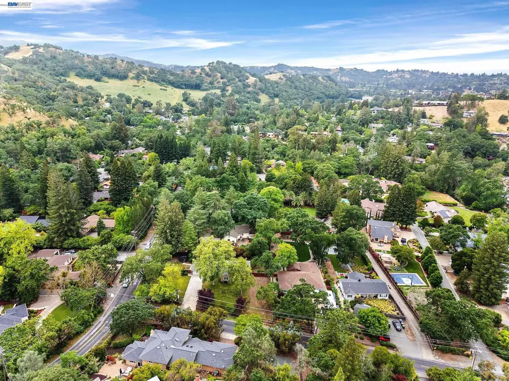 1989 Meadow Road Walnut Creek CA 94595