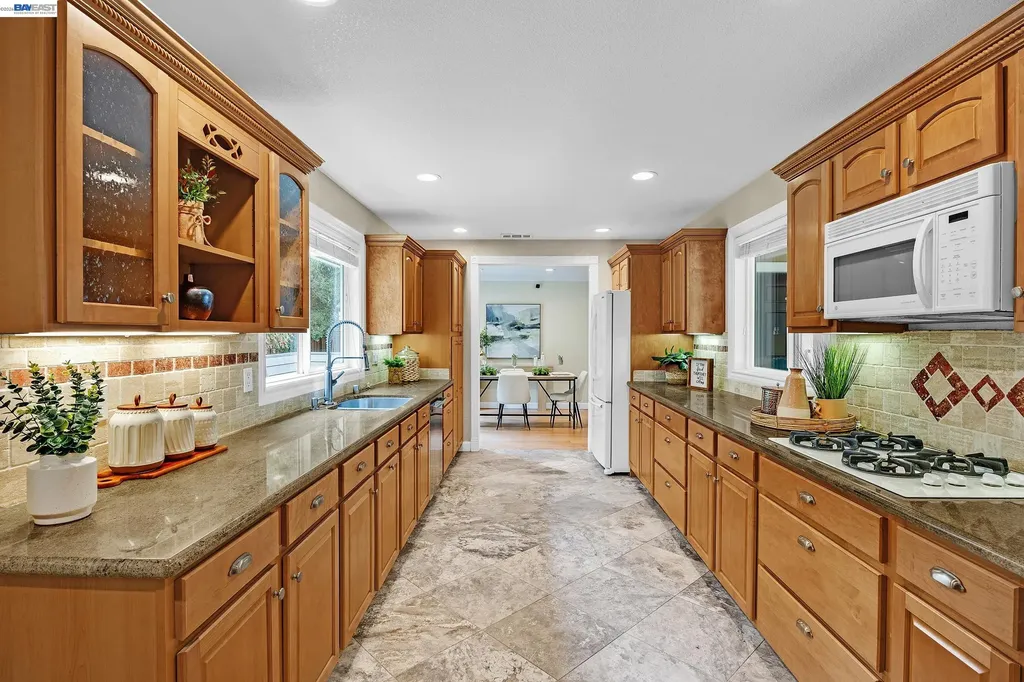 1989 Meadow Road Walnut Creek CA 94595