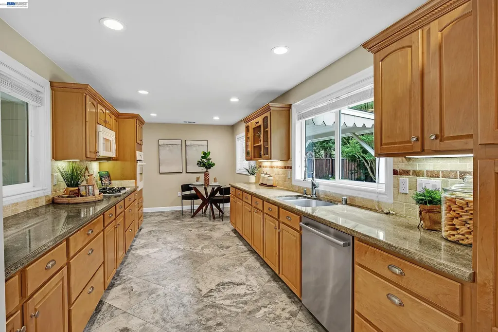1989 Meadow Road Walnut Creek CA 94595