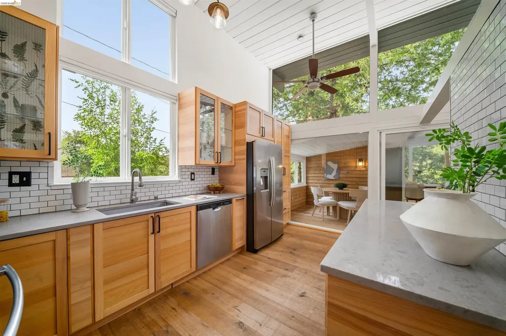 6406 Oakwood Drive Oakland CA 94611