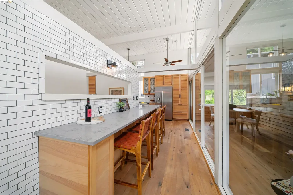 6406 Oakwood Drive Oakland CA 94611