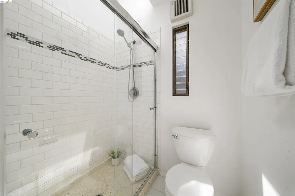 6406 Oakwood Drive Oakland CA 94611