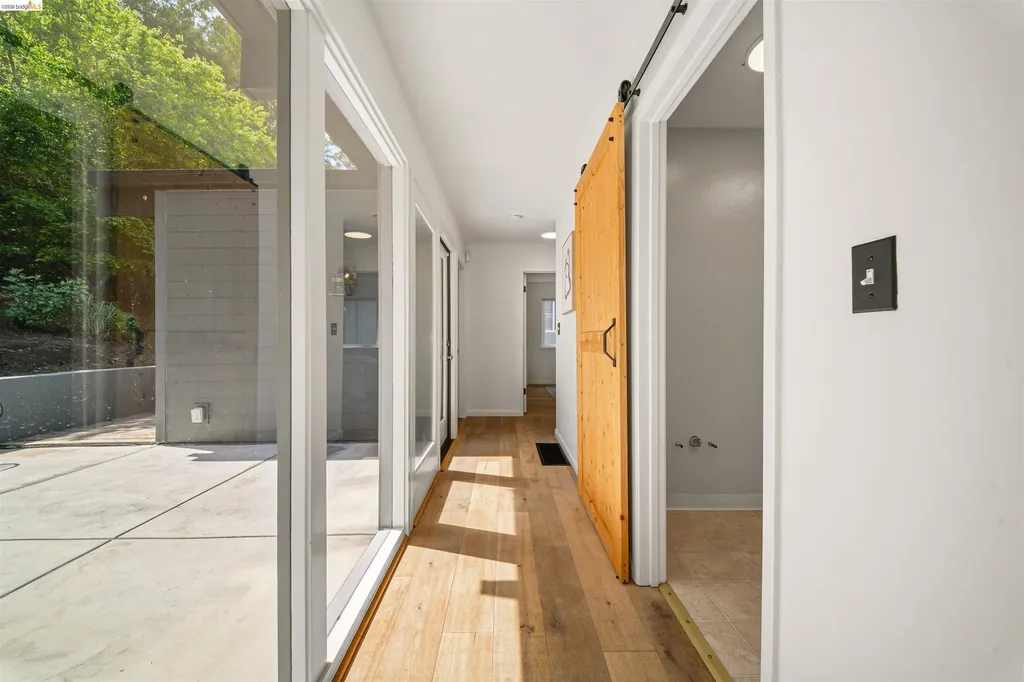 6406 Oakwood Drive Oakland CA 94611
