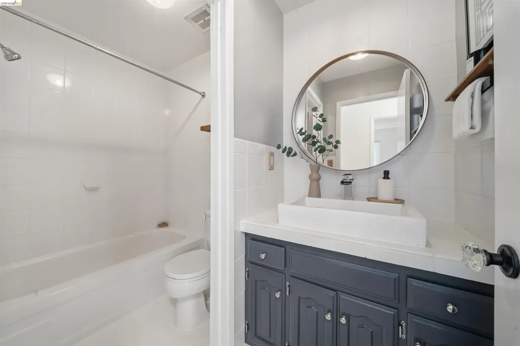 6406 Oakwood Drive Oakland CA 94611