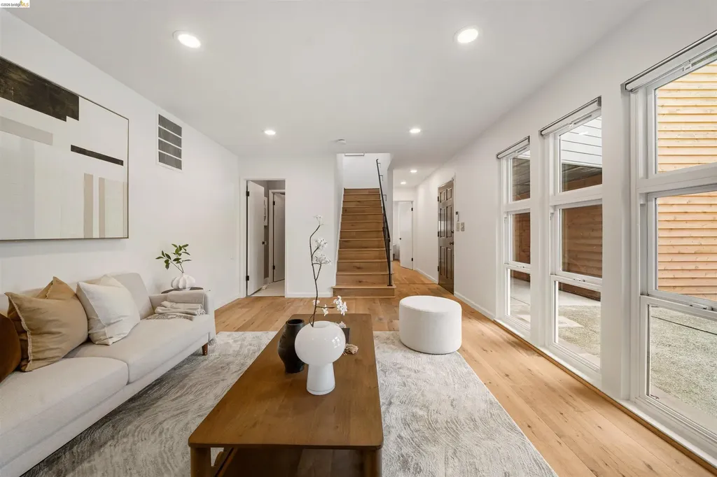 6406 Oakwood Drive Oakland CA 94611