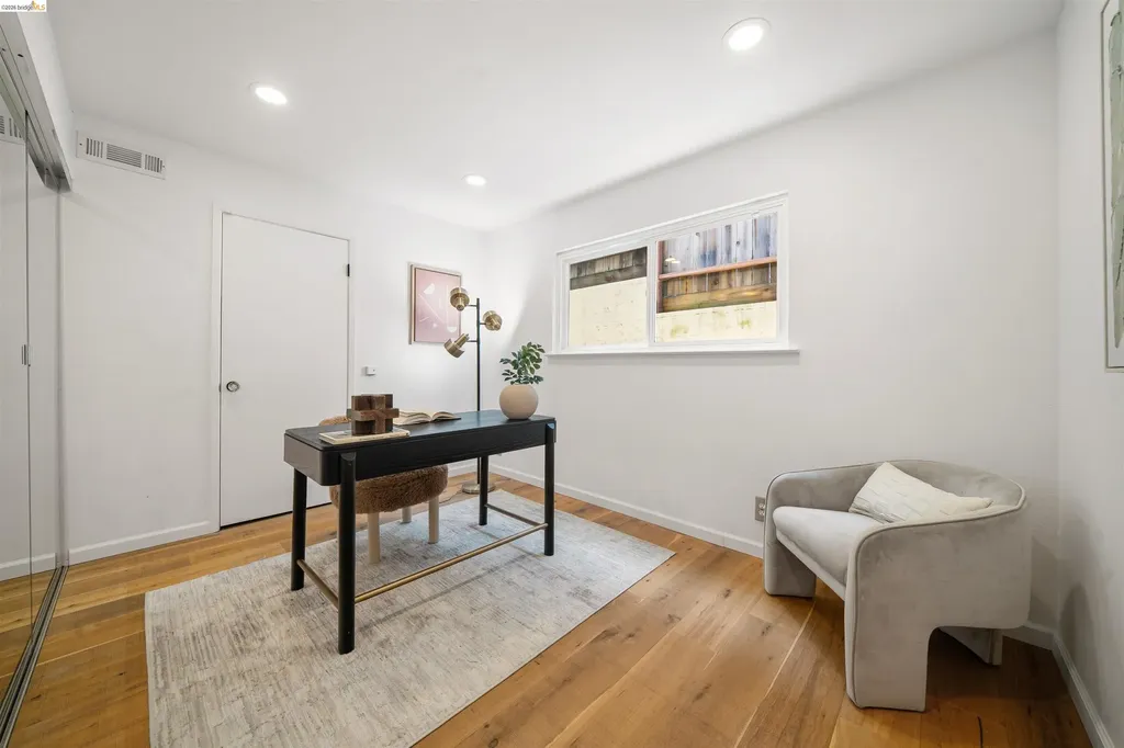 6406 Oakwood Drive Oakland CA 94611