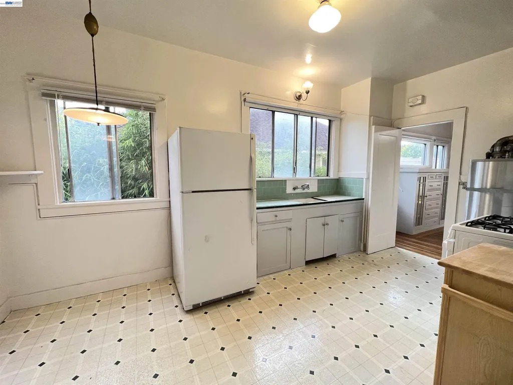 2418 Ashby Avenue Berkeley CA 94705