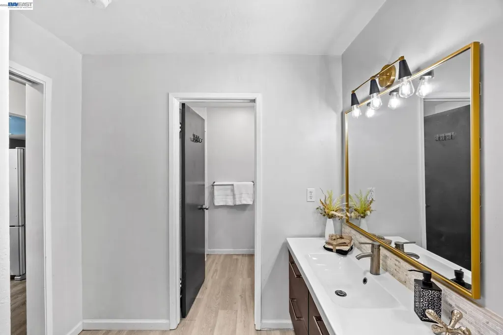 955 Shorepoint Court Alameda CA 94501