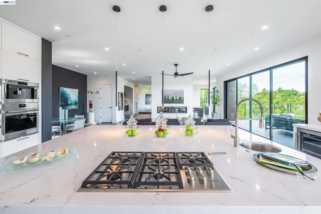 42 Charles Hill Circle Orinda CA 94563
