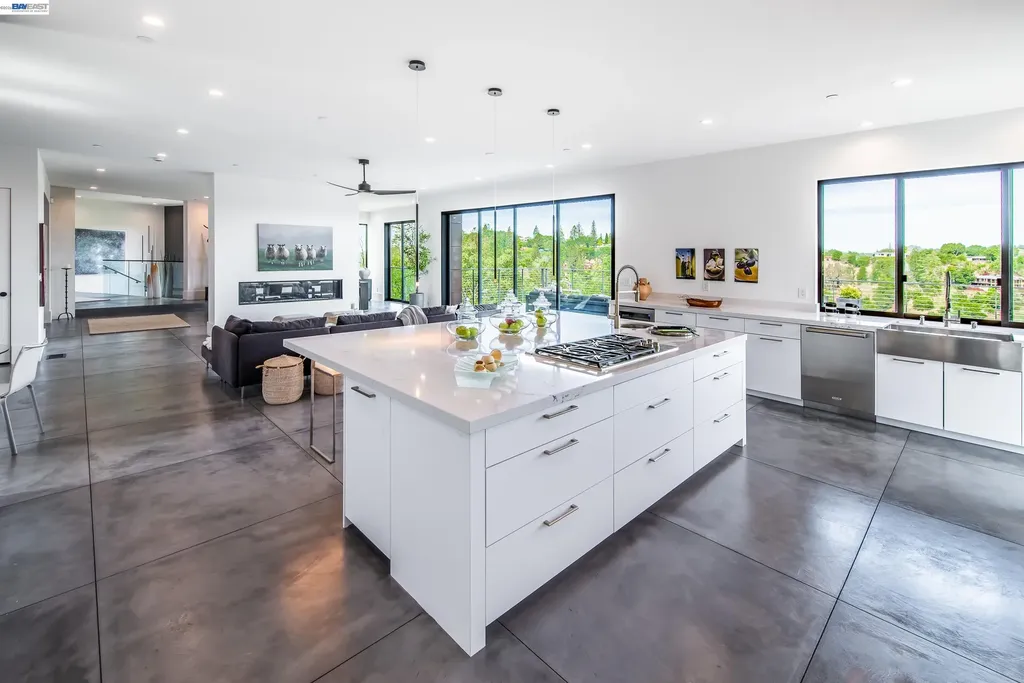 42 Charles Hill Circle Orinda CA 94563