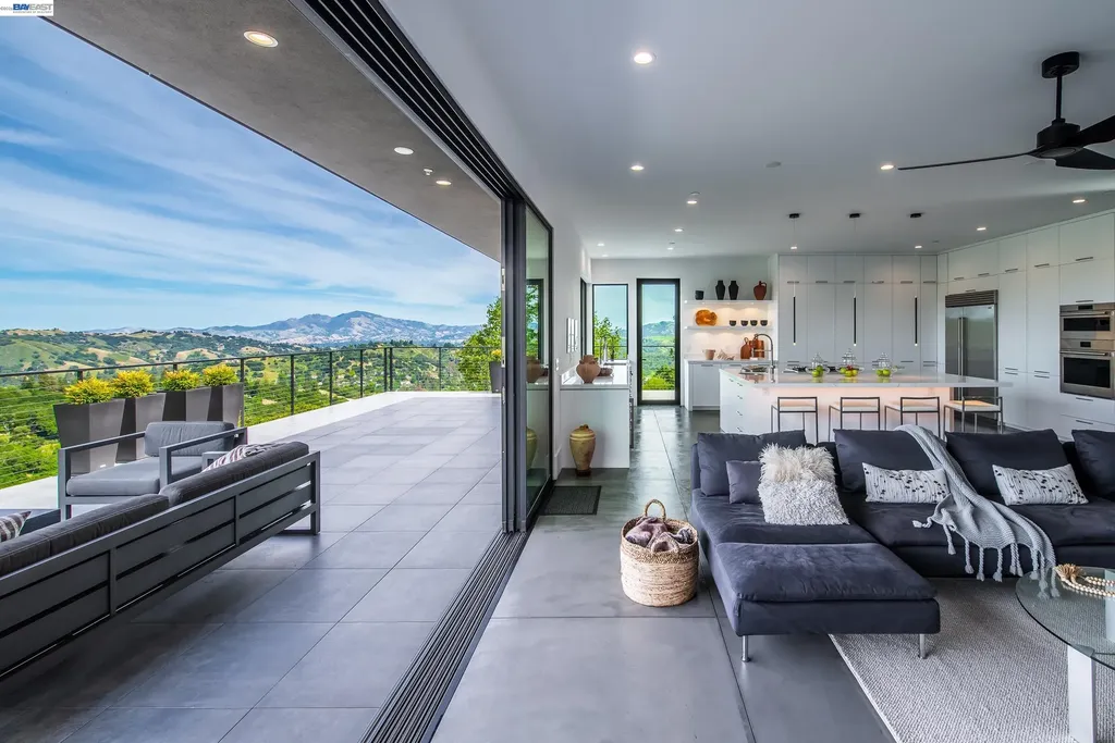 42 Charles Hill Circle Orinda CA 94563