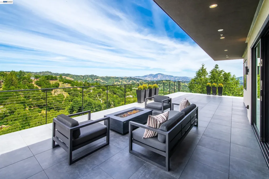 42 Charles Hill Circle Orinda CA 94563