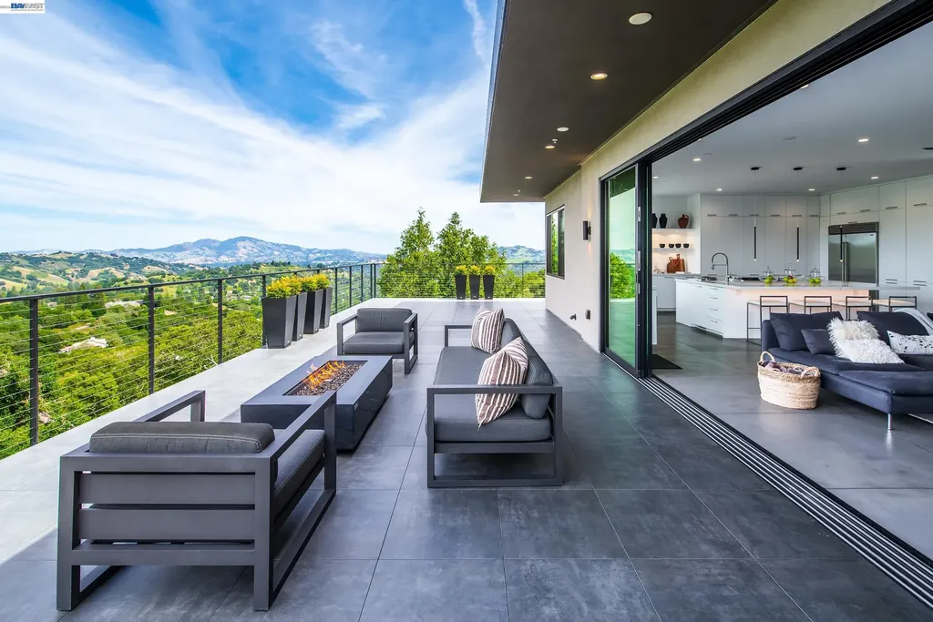 42 Charles Hill Circle Orinda CA 94563